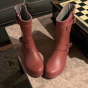 Rose/Blush Buckle back zippered Rain bootie!🌂🤗